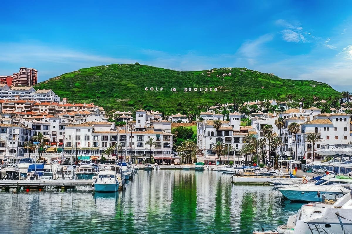 2 sovrum Lägenhet till salu i La Duquesa / Puerto de la Duquesa med pool garage - 335 000 € (Ref: 10099027)