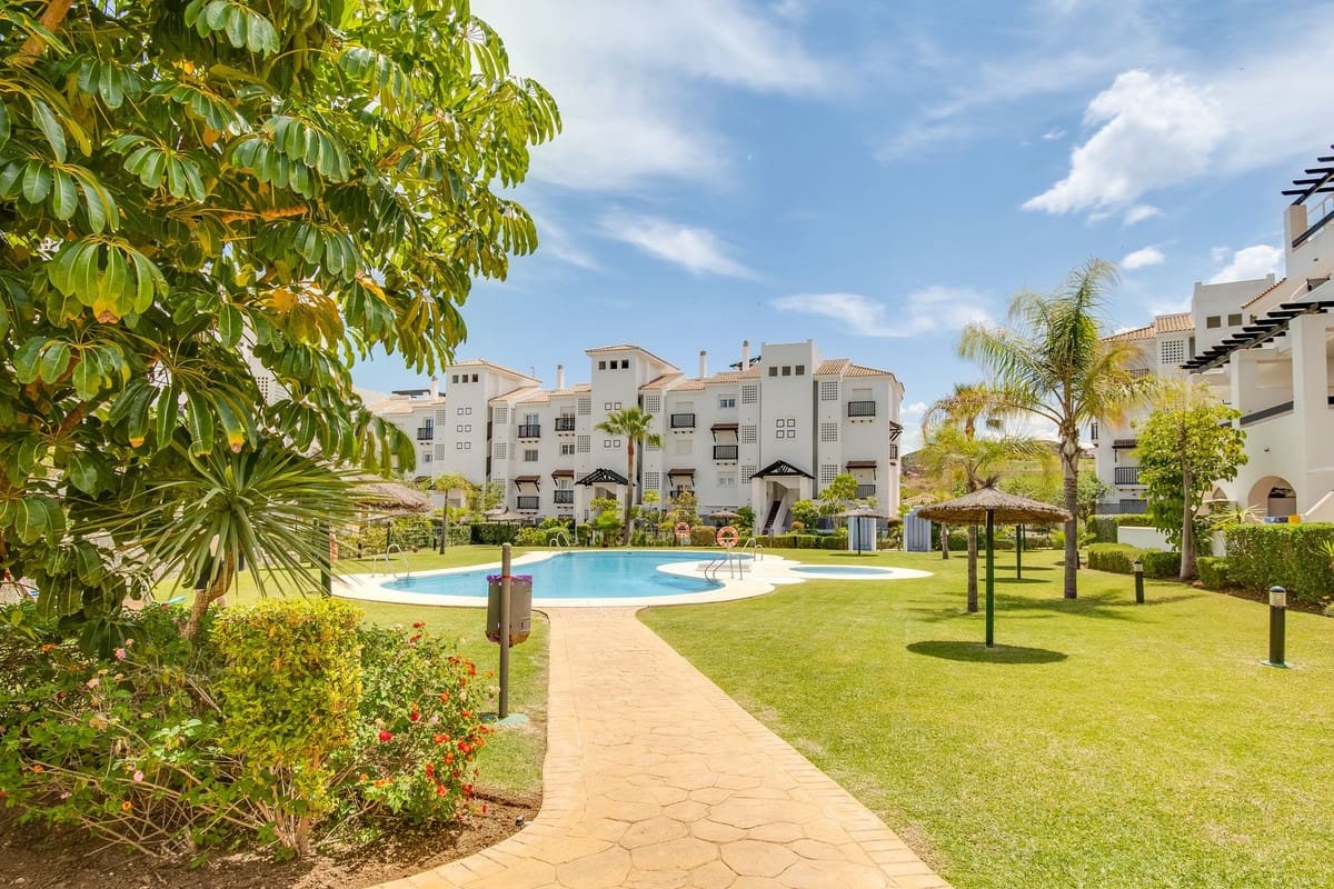2 sovrum Lägenhet till salu i La Duquesa / Puerto de la Duquesa med pool garage - 335 000 € (Ref: 10099027)