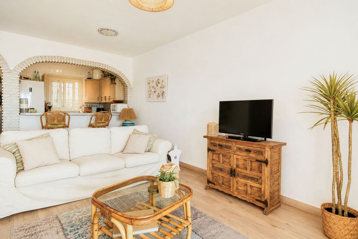 2 slaapkamer Appartement te koop in Riviera del Sol met zwembad garage - € 329.000 (Ref: 10100596)