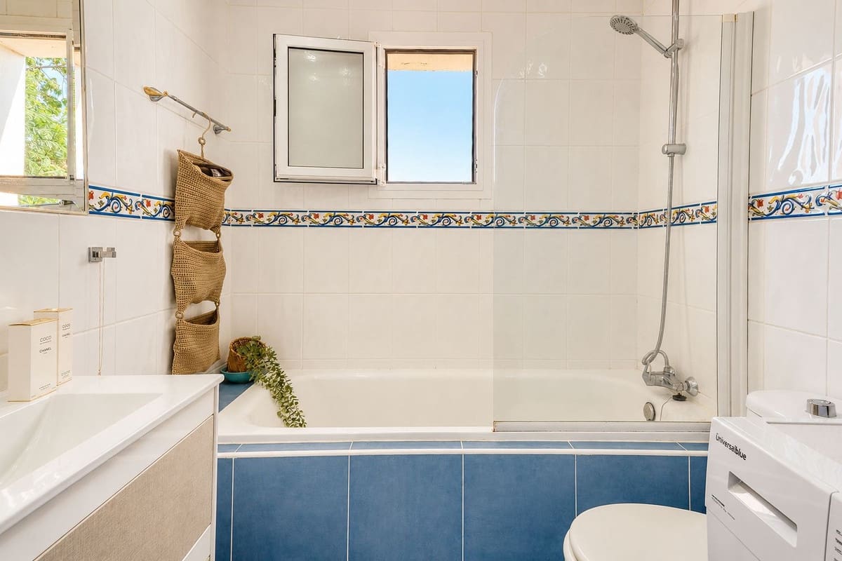 2 slaapkamer Appartement te koop in Riviera del Sol met zwembad garage - € 329.000 (Ref: 10100596)