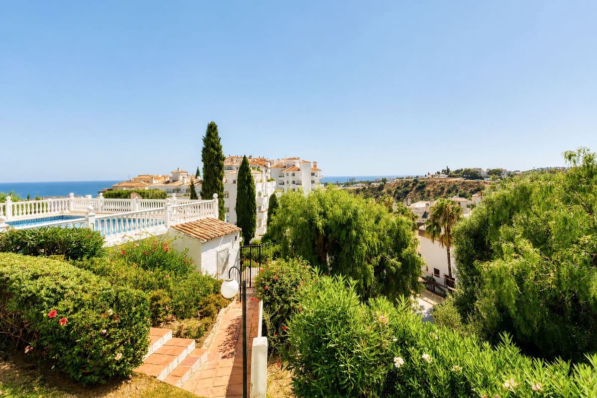 2 slaapkamer Appartement te koop in Riviera del Sol met zwembad garage - € 329.000 (Ref: 10100596)