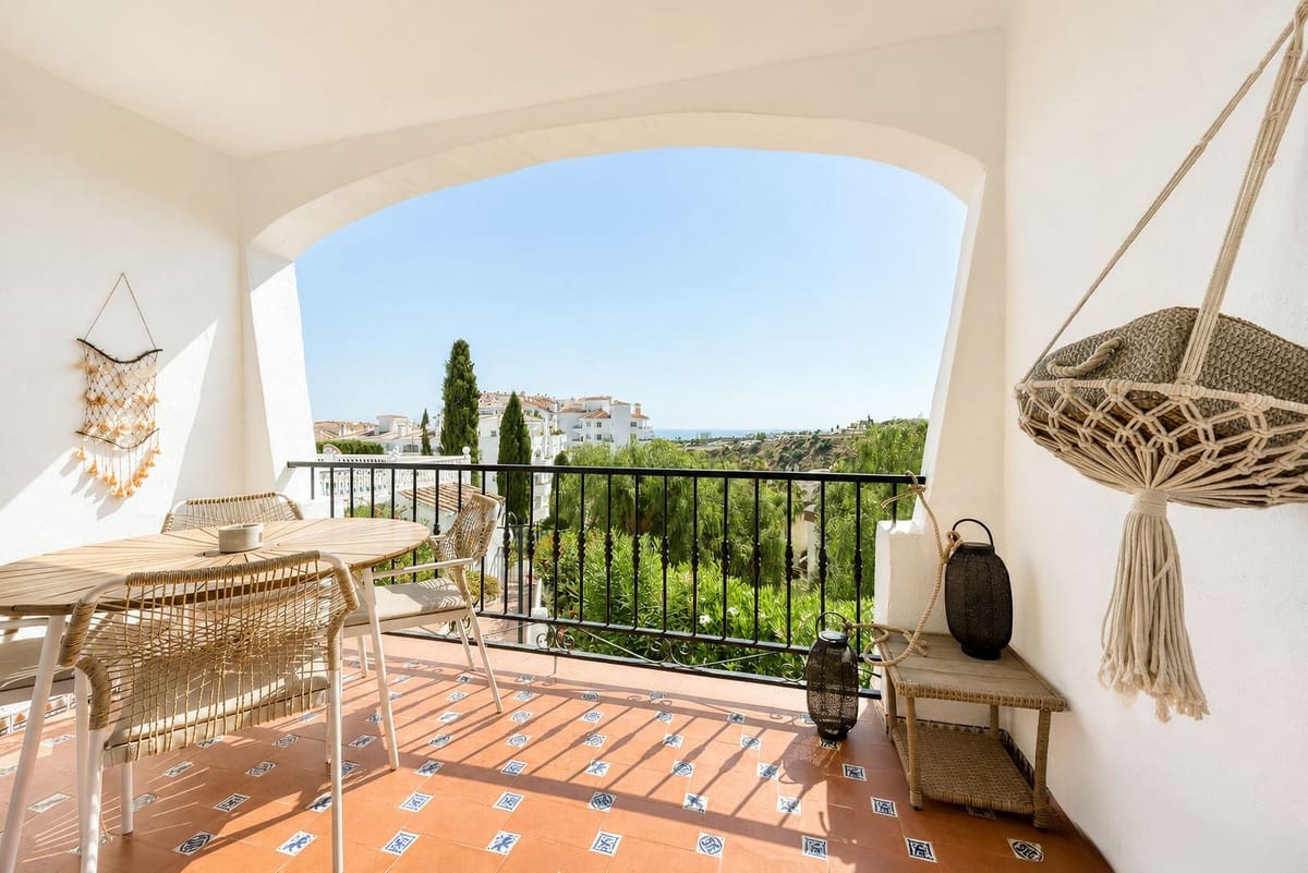 2 slaapkamer Appartement te koop in Riviera del Sol met zwembad garage - € 329.000 (Ref: 10100596)