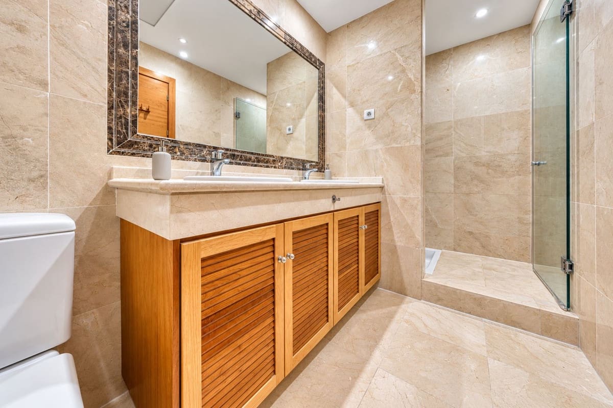 3 chambre Maison de Ville à vendre à Estepona avec piscine garage - 465 000 € (Ref: 10112186)