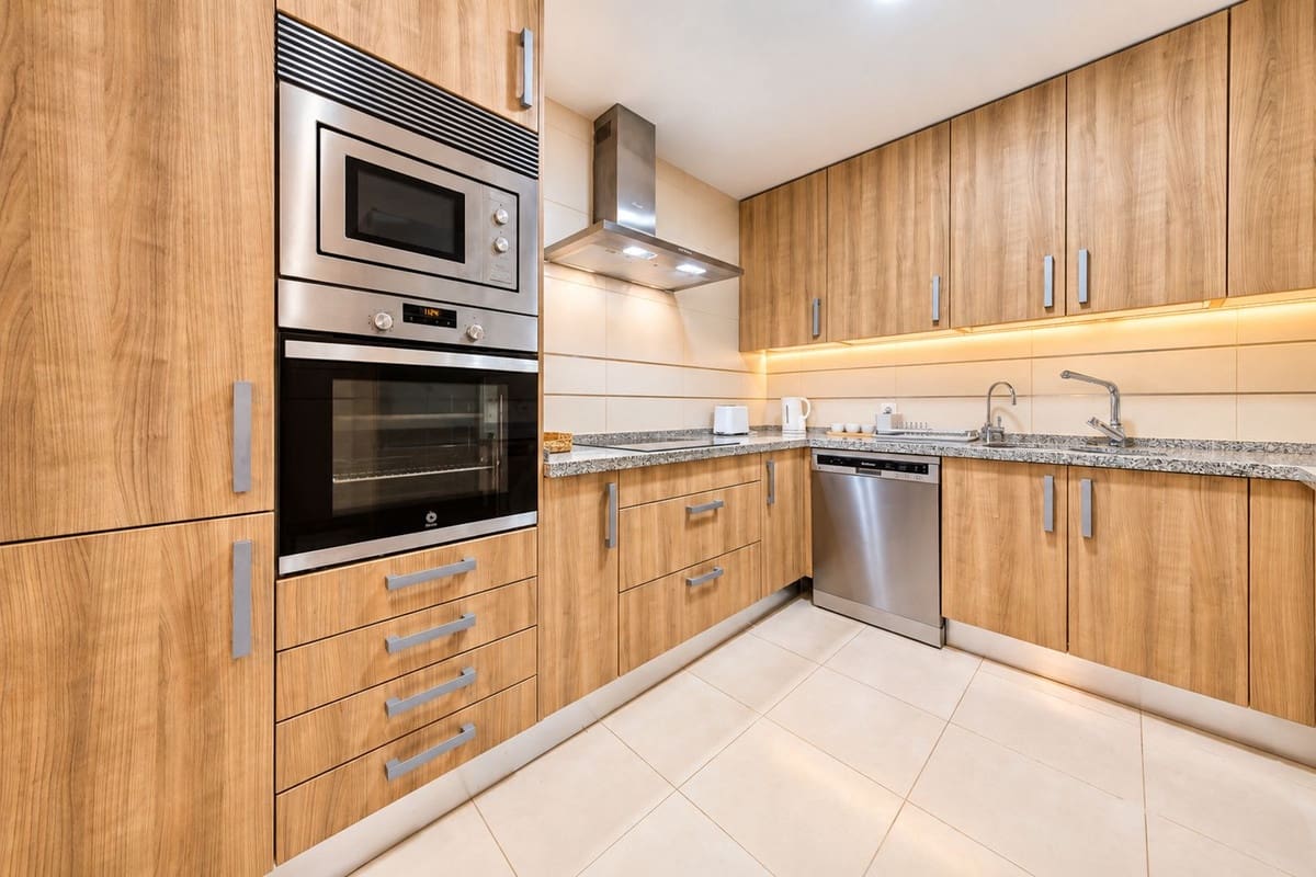3 chambre Maison de Ville à vendre à Estepona avec piscine garage - 465 000 € (Ref: 10112186)