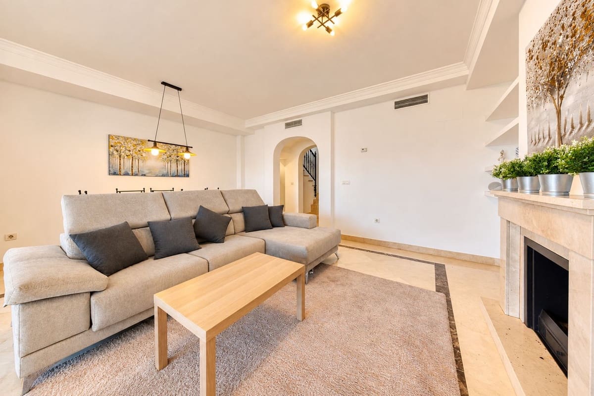 3 chambre Maison de Ville à vendre à Estepona avec piscine garage - 465 000 € (Ref: 10112186)