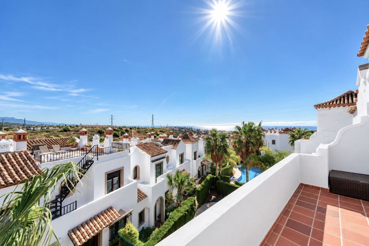 3 chambre Maison de Ville à vendre à Estepona avec piscine garage - 465 000 € (Ref: 10112186)