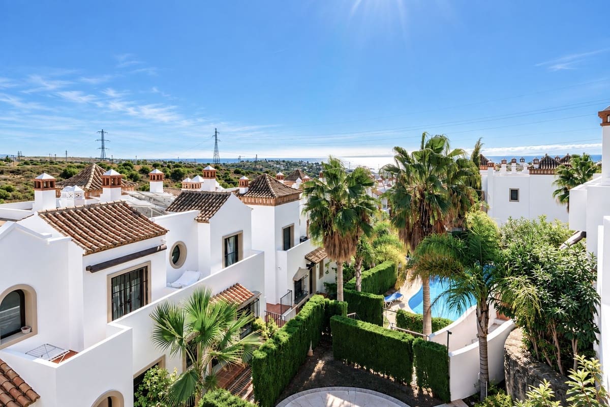 3 chambre Maison de Ville à vendre à Estepona avec piscine garage - 465 000 € (Ref: 10112186)