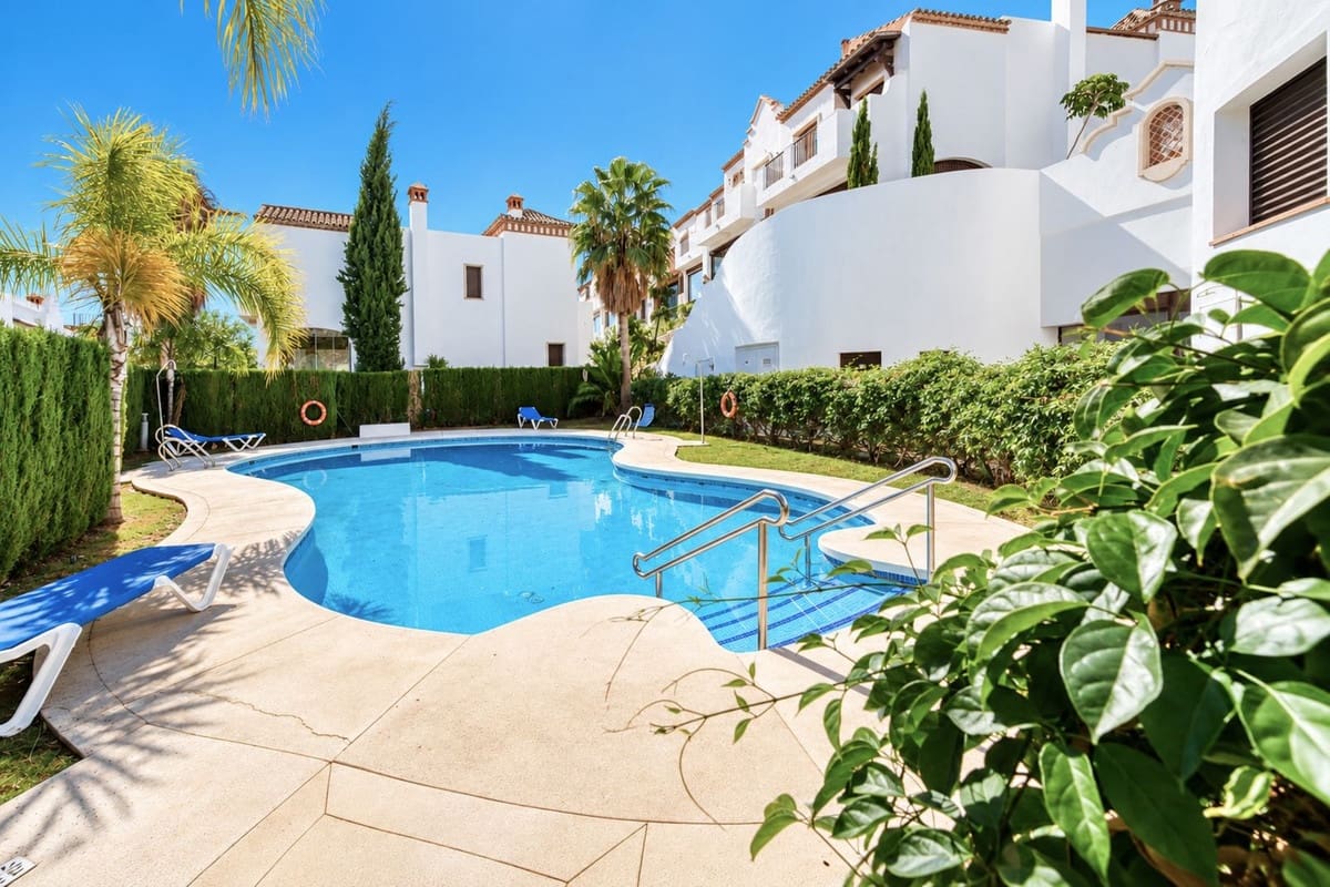 3 chambre Maison de Ville à vendre à Estepona avec piscine garage - 465 000 € (Ref: 10112186)