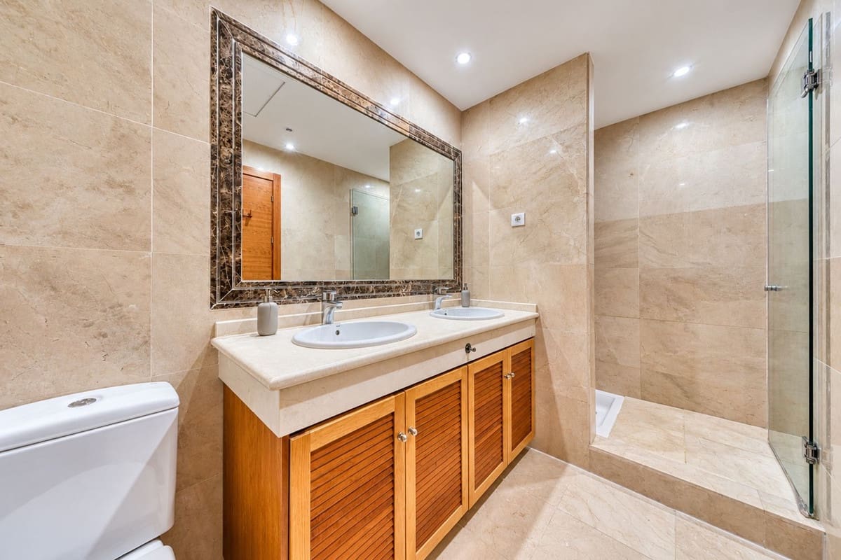 3 chambre Maison de Ville à vendre à Estepona avec piscine garage - 465 000 € (Ref: 10112186)