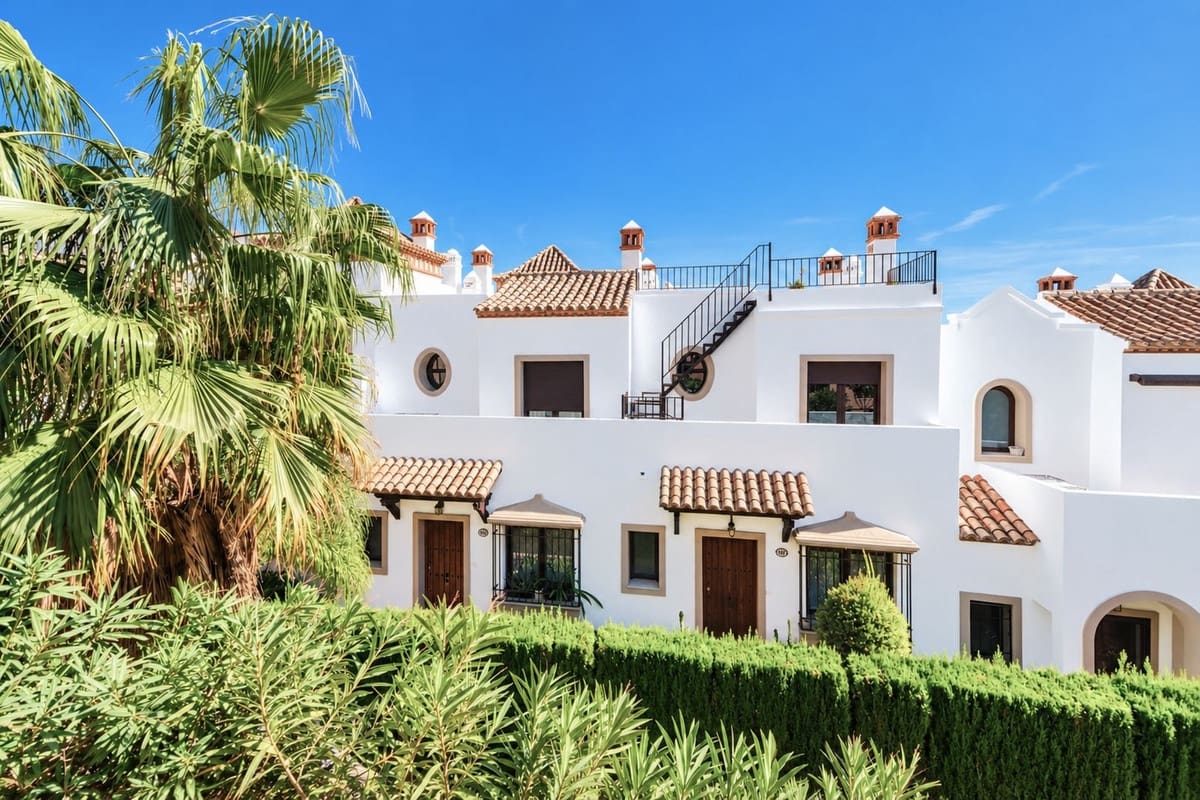 3 chambre Maison de Ville à vendre à Estepona avec piscine garage - 465 000 € (Ref: 10112186)