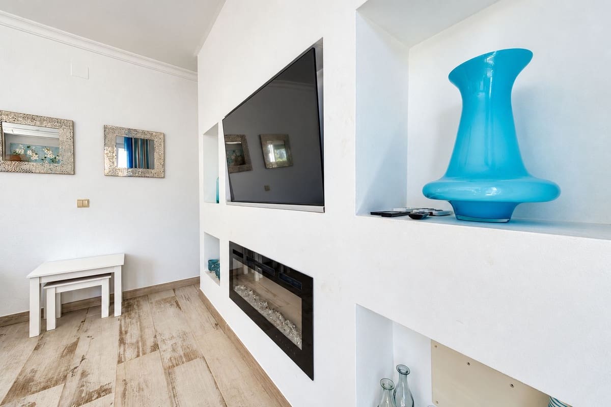 2 bedroom Apartment for sale in San Luis de Sabinillas with pool - € 299,000 (Ref: 10160309)