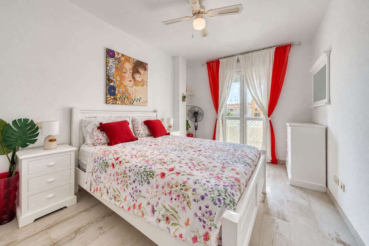 2 bedroom Apartment for sale in San Luis de Sabinillas with pool - € 299,000 (Ref: 10160309)