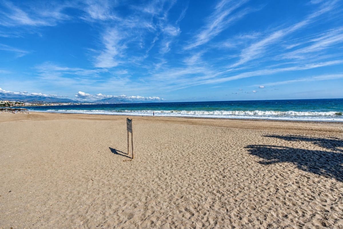 2 bedroom Apartment for sale in San Luis de Sabinillas with pool - € 299,000 (Ref: 10160309)