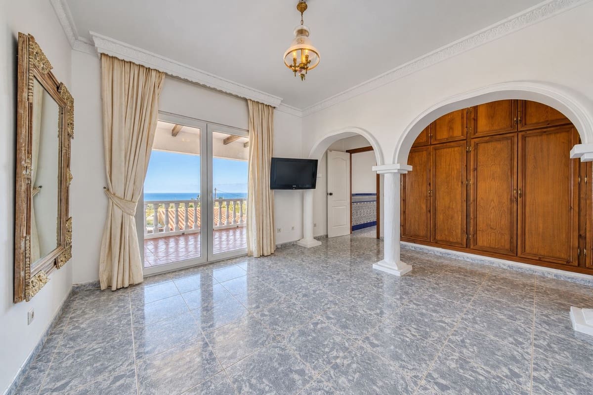 4 slaapkamer Villa te koop in Manilva met zwembad garage - € 850.000 (Ref: 10160310)
