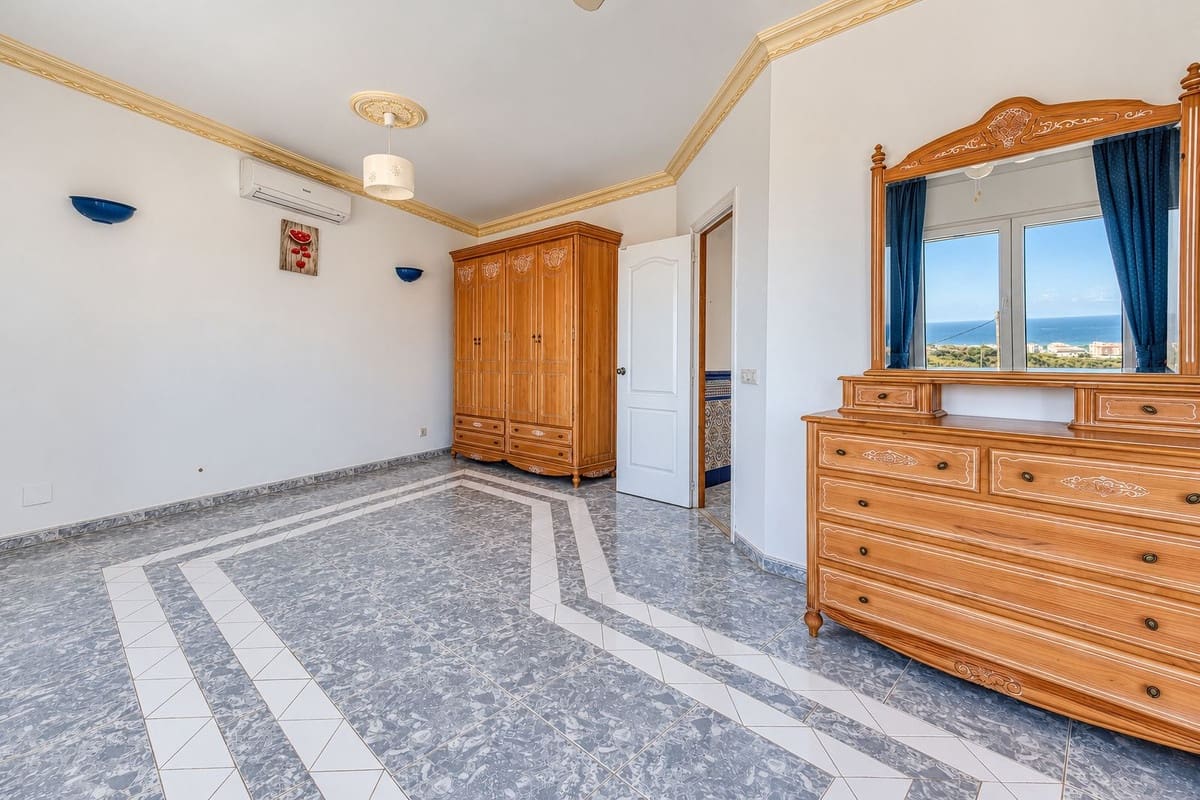4 slaapkamer Villa te koop in Manilva met zwembad garage - € 850.000 (Ref: 10160310)