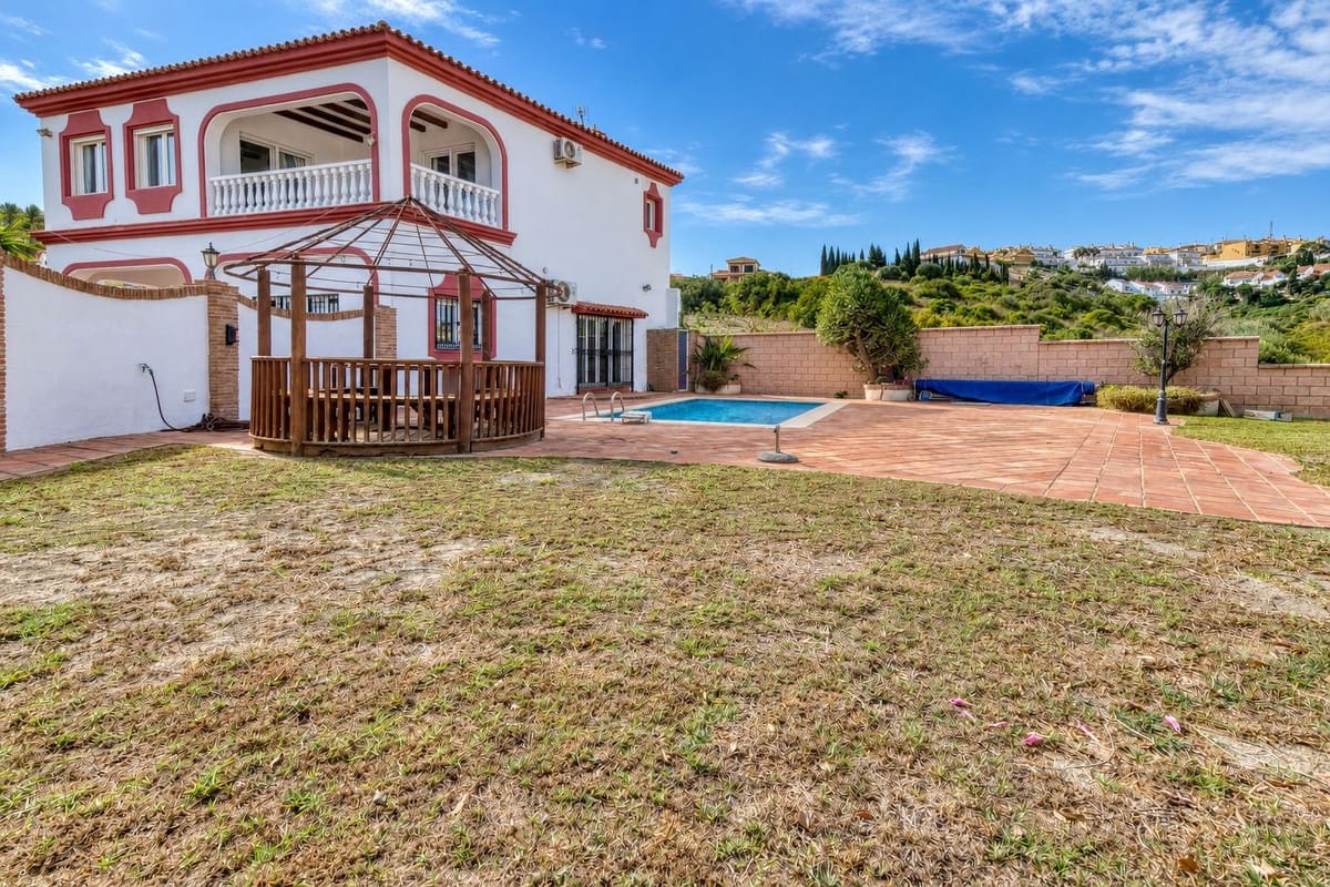 4 slaapkamer Villa te koop in Manilva met zwembad garage - € 850.000 (Ref: 10160310)