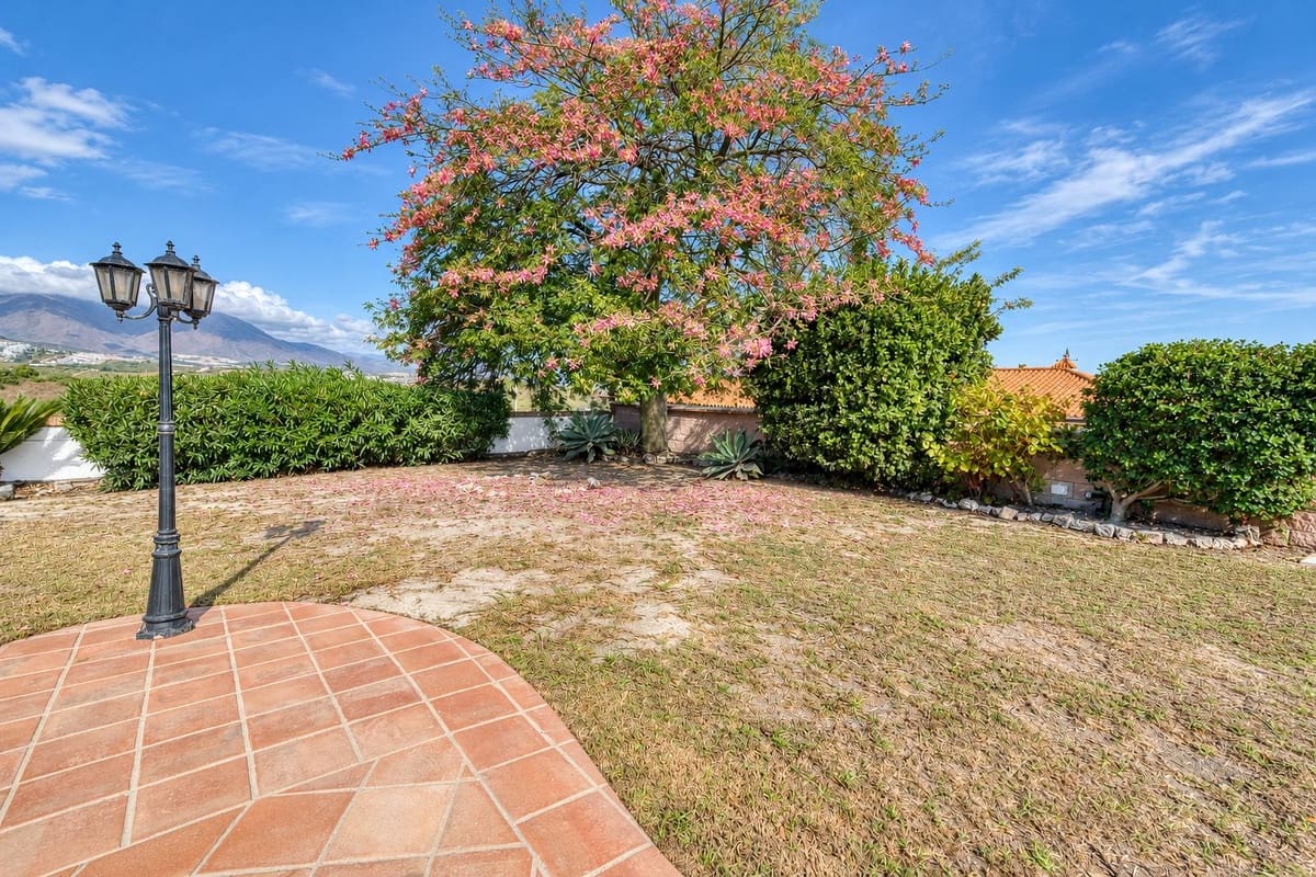 4 slaapkamer Villa te koop in Manilva met zwembad garage - € 850.000 (Ref: 10160310)