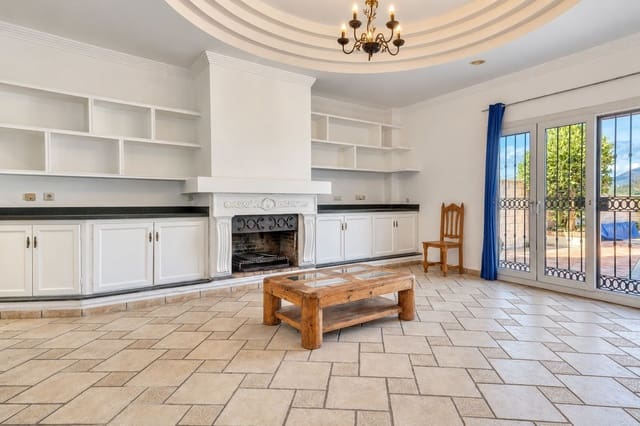 4 soveværelse Villa til salg i Manilva med swimmingpool garage - € 750.000 (Ref: 10160310)