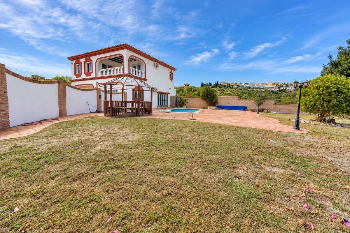 4 slaapkamer Villa te koop in Manilva met zwembad garage - € 850.000 (Ref: 10160310)