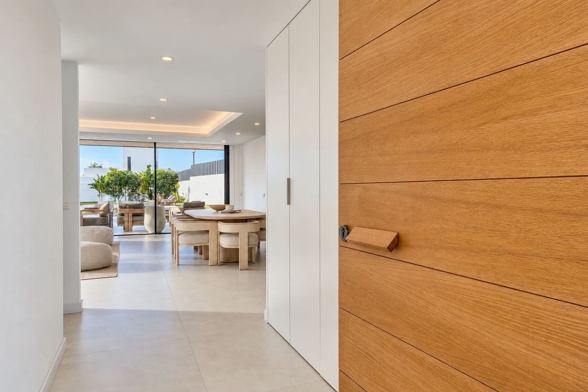 5 bedroom Villa for sale in Benalmadena with pool garage - € 2,190,000 (Ref: 10161855)
