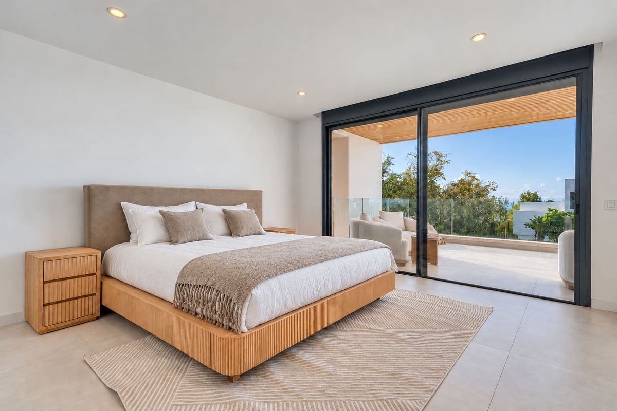 5 bedroom Villa for sale in Benalmadena with pool garage - € 2,190,000 (Ref: 10161855)