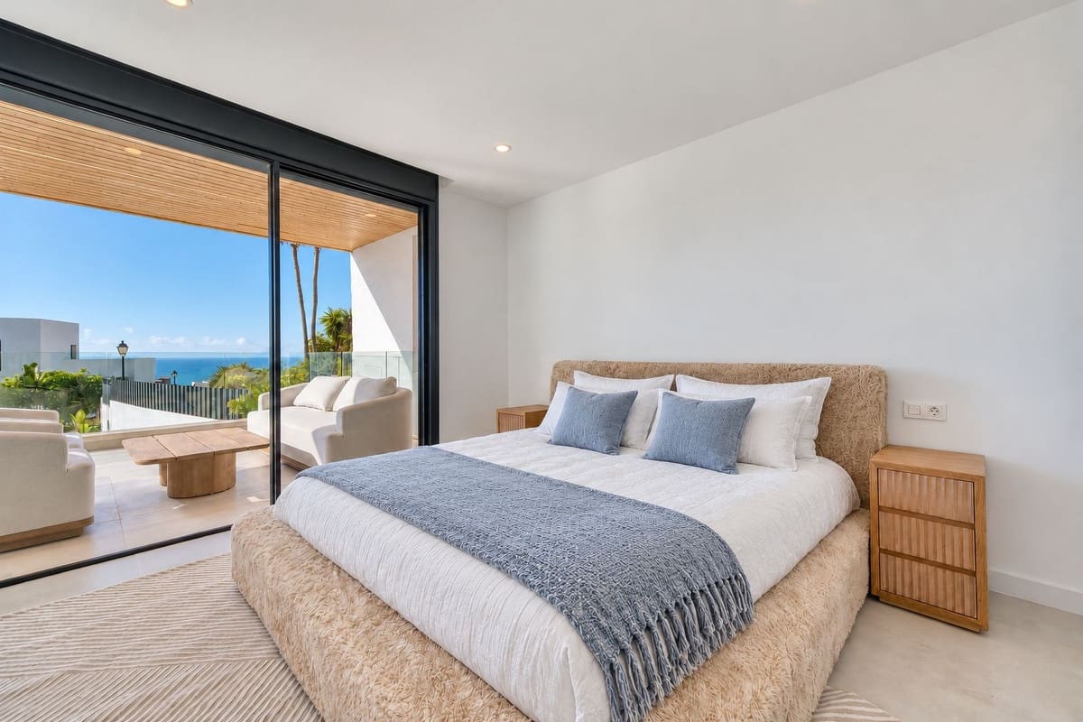 5 bedroom Villa for sale in Benalmadena with pool garage - € 2,190,000 (Ref: 10161855)