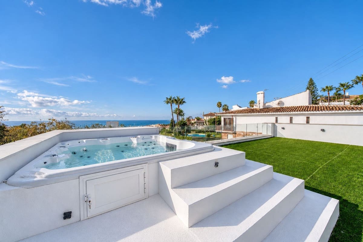 5 bedroom Villa for sale in Benalmadena with pool garage - € 2,190,000 (Ref: 10161855)