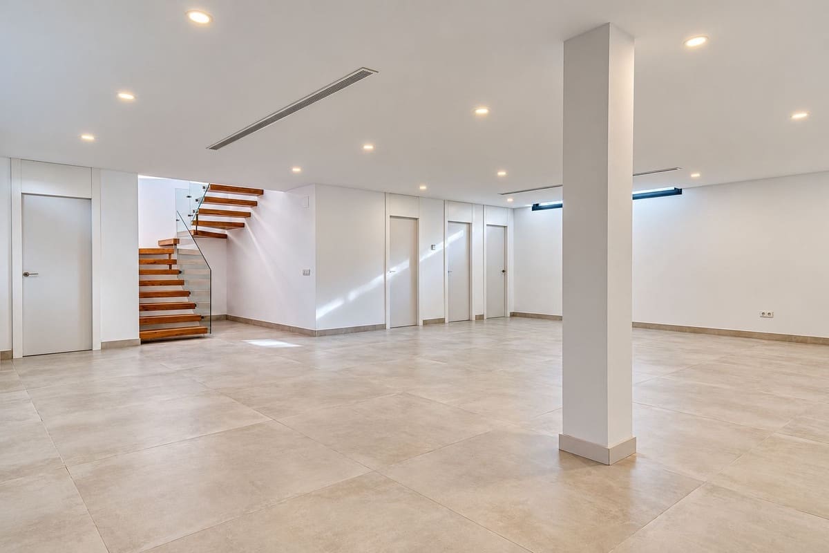 5 bedroom Villa for sale in Benalmadena with pool garage - € 2,190,000 (Ref: 10161855)