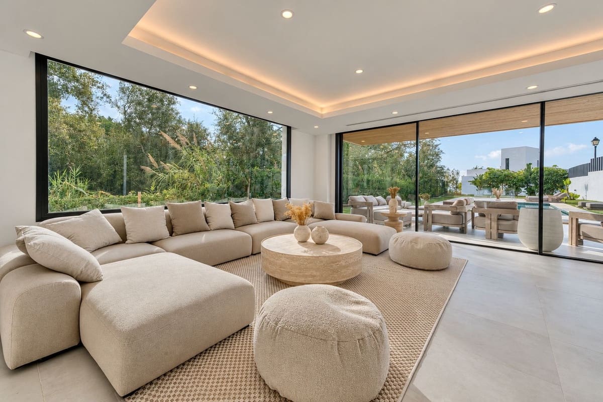 5 bedroom Villa for sale in Benalmadena with pool garage - € 2,190,000 (Ref: 10161855)