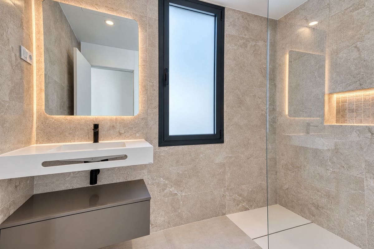 5 bedroom Villa for sale in Benalmadena with pool garage - € 2,190,000 (Ref: 10161855)
