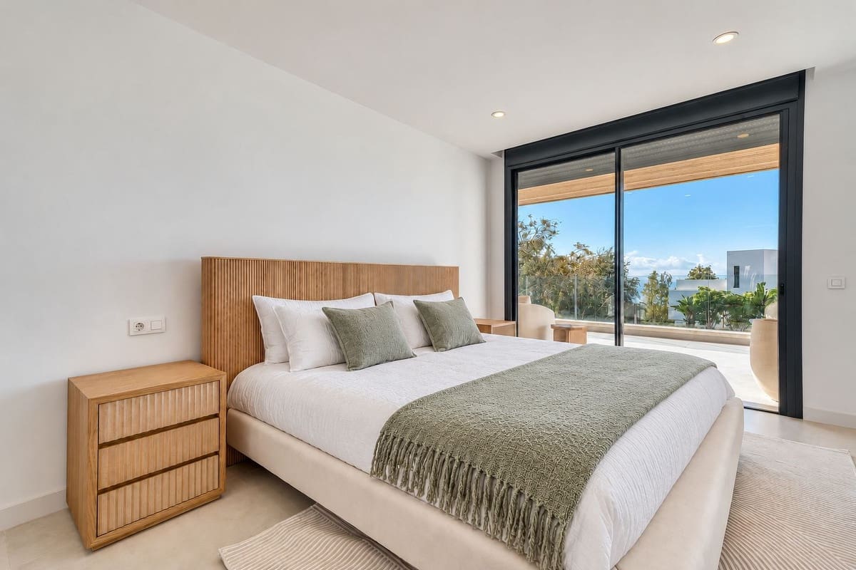 5 bedroom Villa for sale in Benalmadena with pool garage - € 2,190,000 (Ref: 10161855)