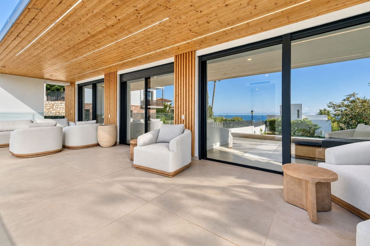 5 bedroom Villa for sale in Benalmadena with pool garage - € 2,190,000 (Ref: 10161855)