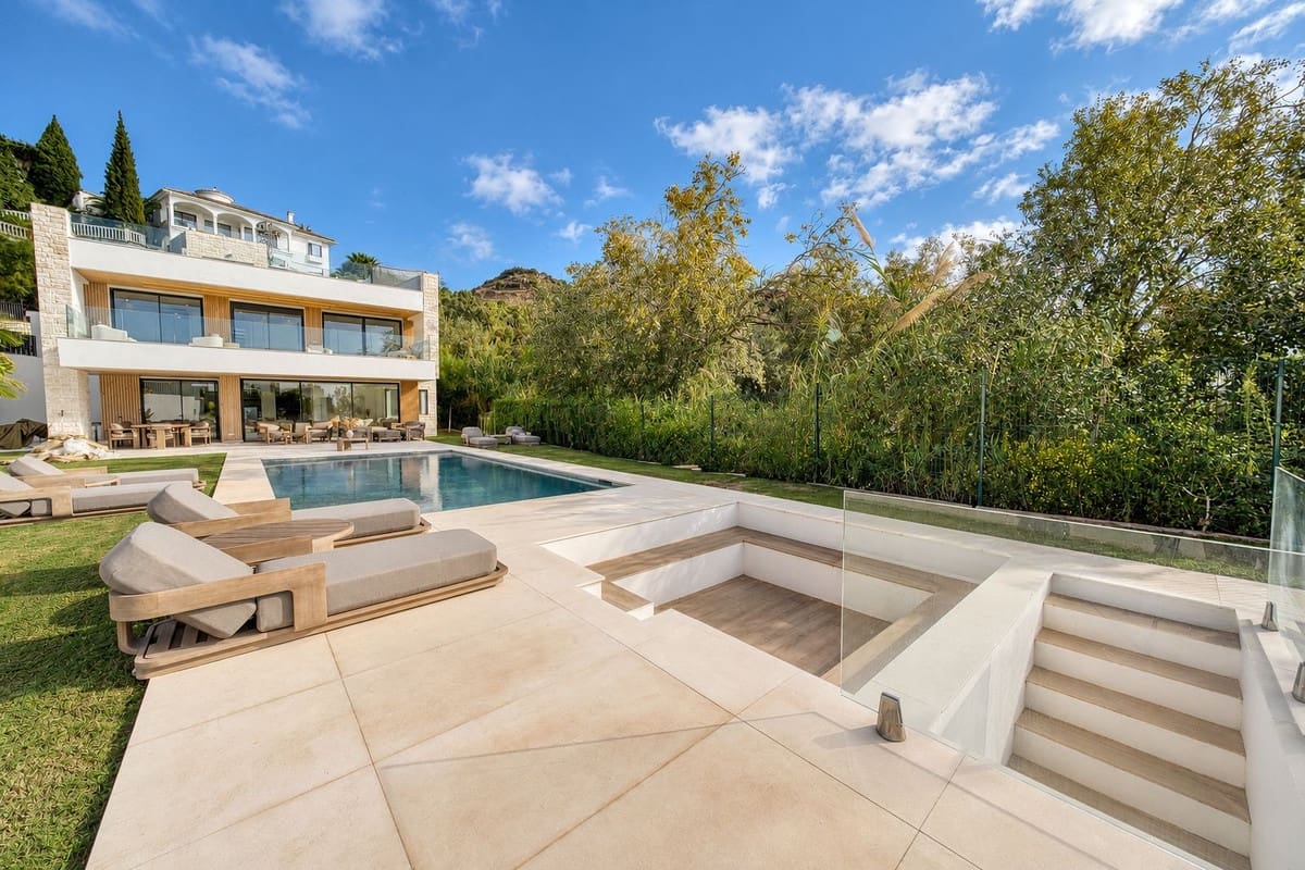 5 bedroom Villa for sale in Benalmadena with pool garage - € 2,190,000 (Ref: 10161855)