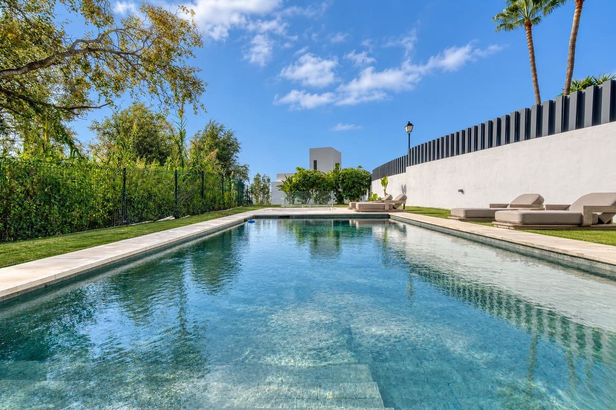 5 bedroom Villa for sale in Benalmadena with pool garage - € 2,190,000 (Ref: 10161855)