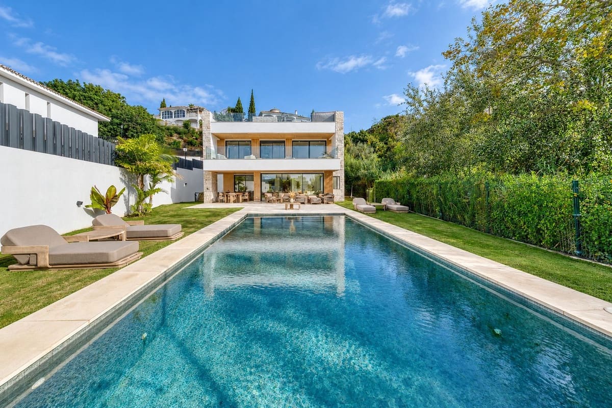 5 bedroom Villa for sale in Benalmadena with pool garage - € 2,190,000 (Ref: 10161855)