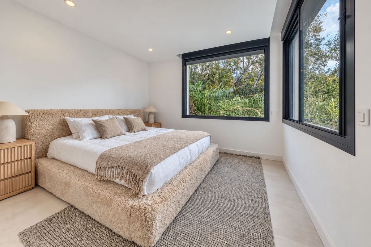 5 bedroom Villa for sale in Benalmadena with pool garage - € 2,190,000 (Ref: 10161855)