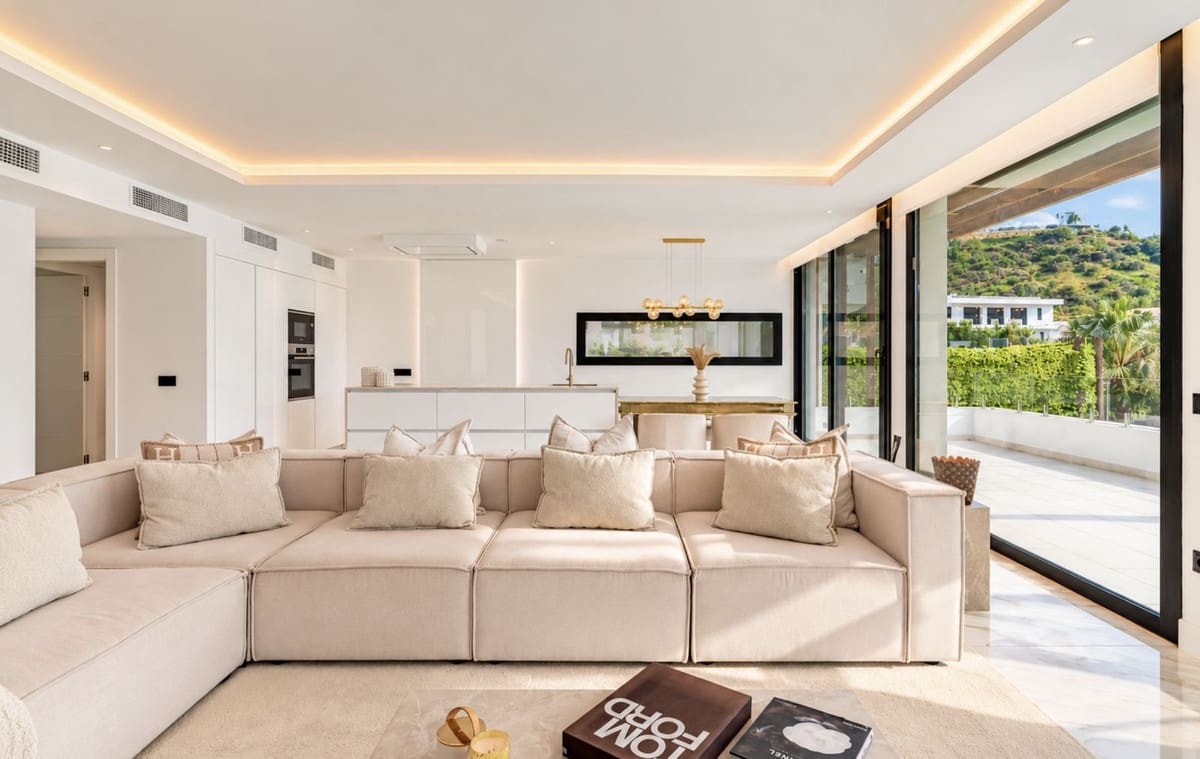 3 bedroom Villa for sale in La Cala de Mijas with pool garage - € 975,000 (Ref: 10162568)