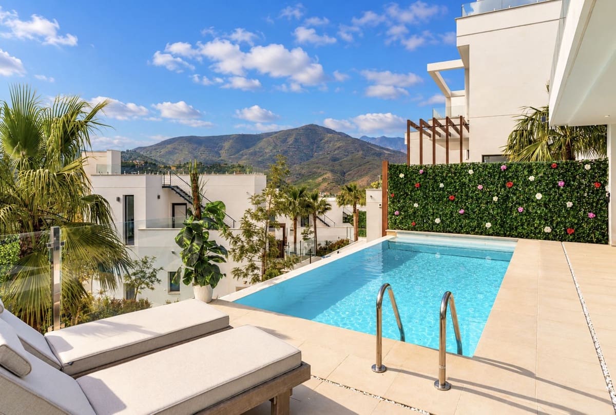 3 bedroom Villa for sale in La Cala de Mijas with pool garage - € 975,000 (Ref: 10162568)