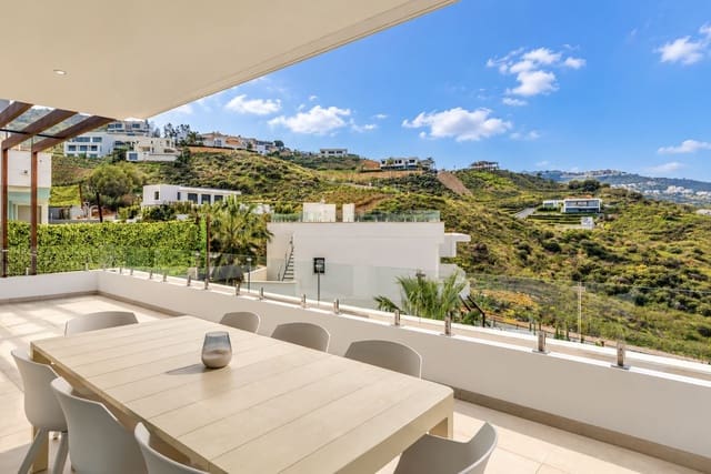 3 soverom Villa til salgs i La Cala de Mijas, Mijas med svømmebasseng garasje - € 975 000 (Ref: 10162568)