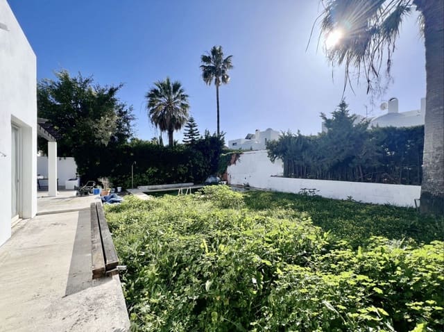 5 soveværelse Villa til salg i Puerto Banus, Marbella med swimmingpool garage - € 1.330.000 (Ref: 10167146)