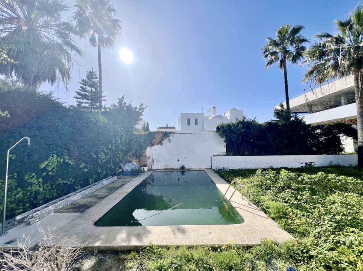 5 soverom Villa til salgs i Puerto Banus med svømmebasseng garasje - € 1 330 000 (Ref: 10167146)