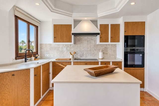 4 soveværelse Byhus til salg i Nueva Andalucia, Marbella med swimmingpool garage - € 1.799.000 (Ref: 10172377)