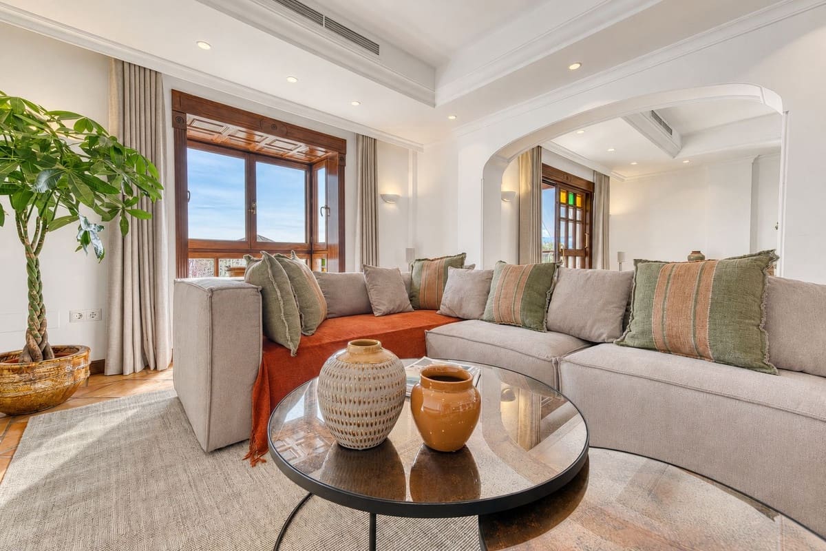 4 soveværelse Byhus til salg i Nueva Andalucia med swimmingpool garage - € 1.799.000 (Ref: 10172377)