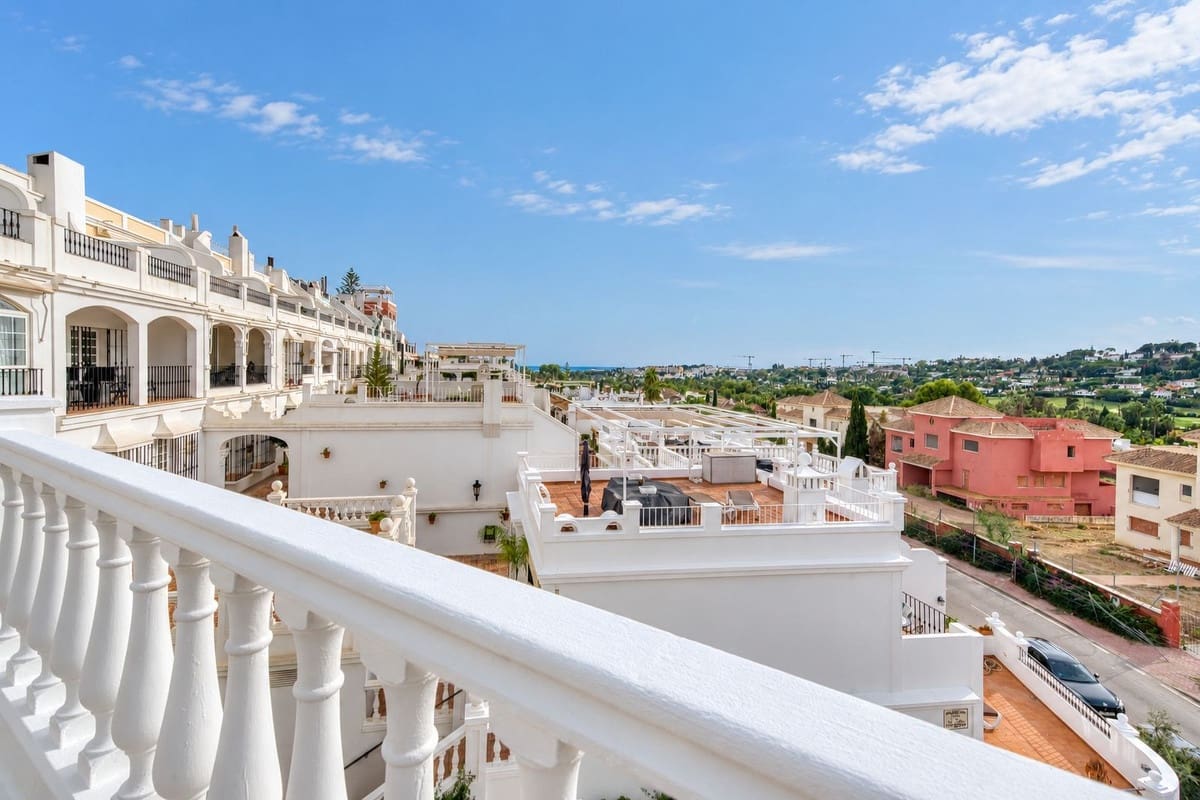 4 soveværelse Byhus til salg i Nueva Andalucia med swimmingpool garage - € 1.799.000 (Ref: 10172377)