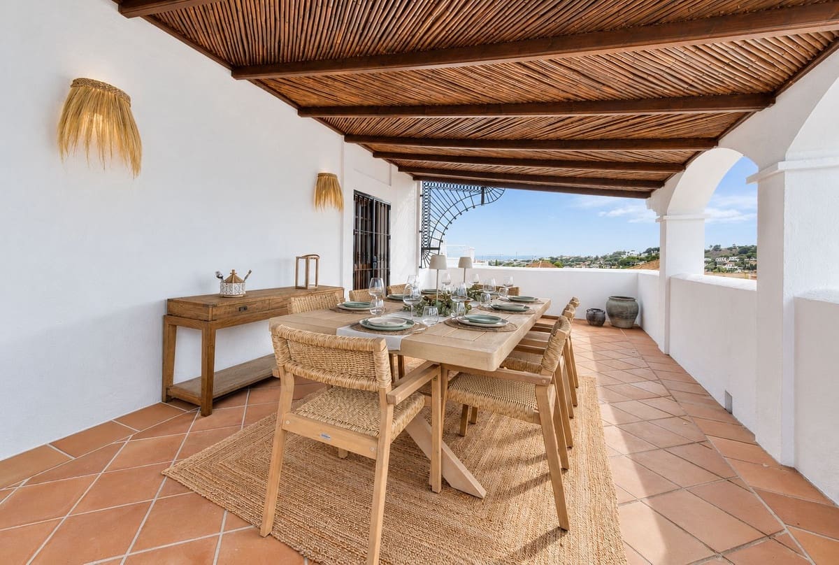 4 soveværelse Byhus til salg i Nueva Andalucia med swimmingpool garage - € 1.799.000 (Ref: 10172377)