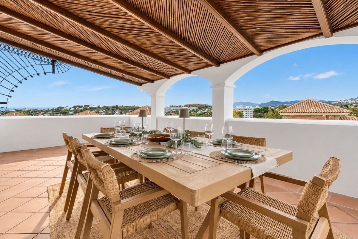 4 soveværelse Byhus til salg i Nueva Andalucia med swimmingpool garage - € 1.799.000 (Ref: 10172377)