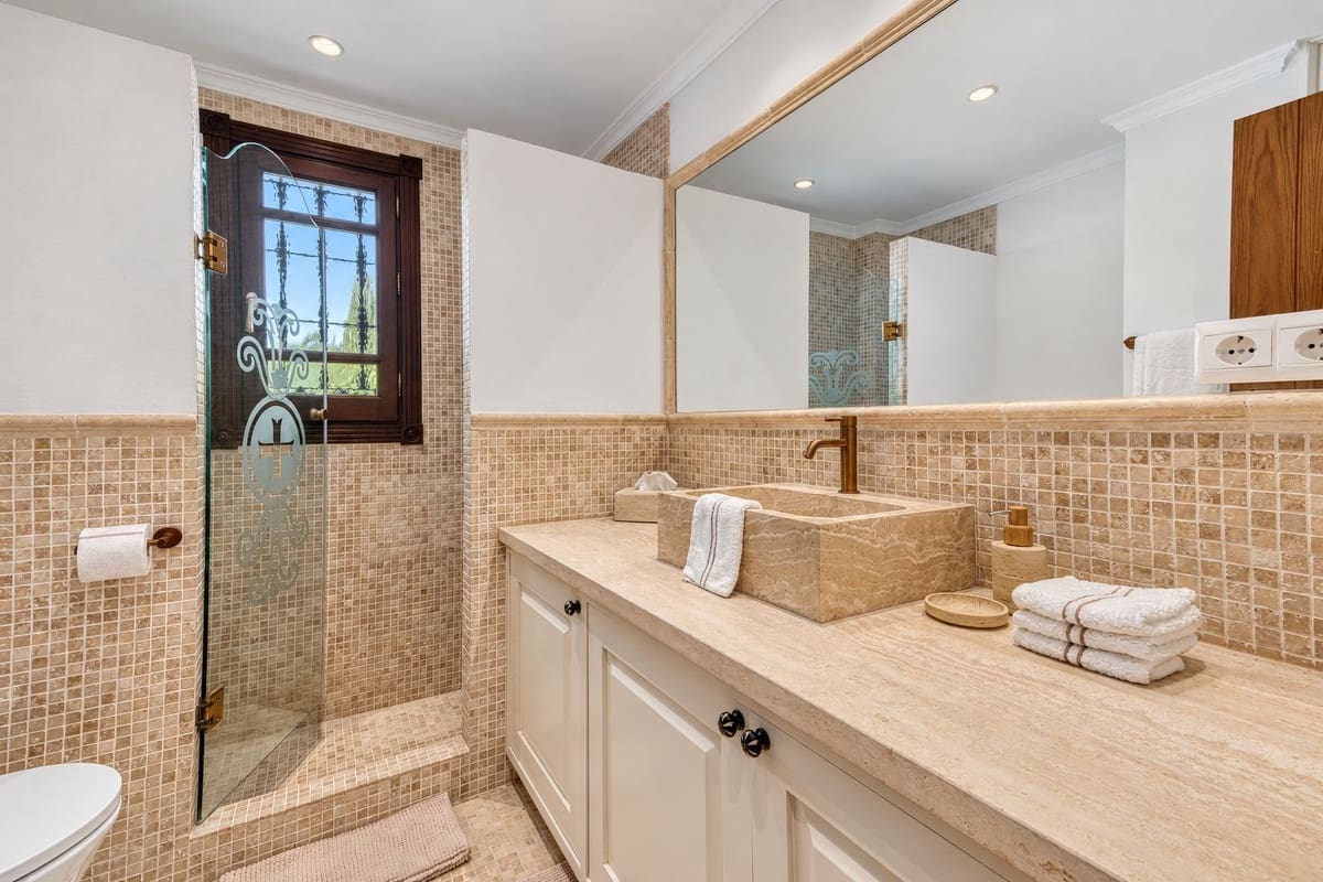4 soveværelse Byhus til salg i Nueva Andalucia med swimmingpool garage - € 1.799.000 (Ref: 10172377)