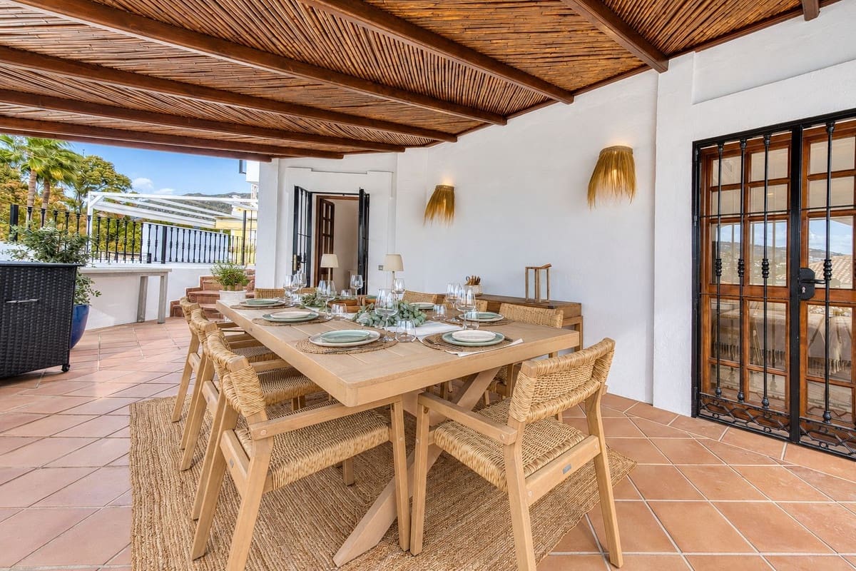 4 soveværelse Byhus til salg i Nueva Andalucia med swimmingpool garage - € 1.799.000 (Ref: 10172377)