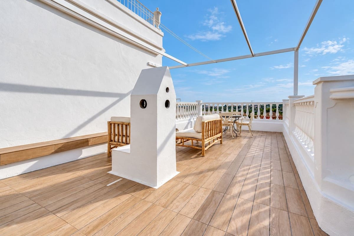 4 soveværelse Byhus til salg i Nueva Andalucia med swimmingpool garage - € 1.799.000 (Ref: 10172377)