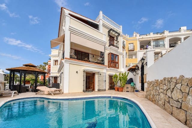 4 soveværelse Byhus til salg i Nueva Andalucia, Marbella med swimmingpool garage - € 1.799.000 (Ref: 10172377)